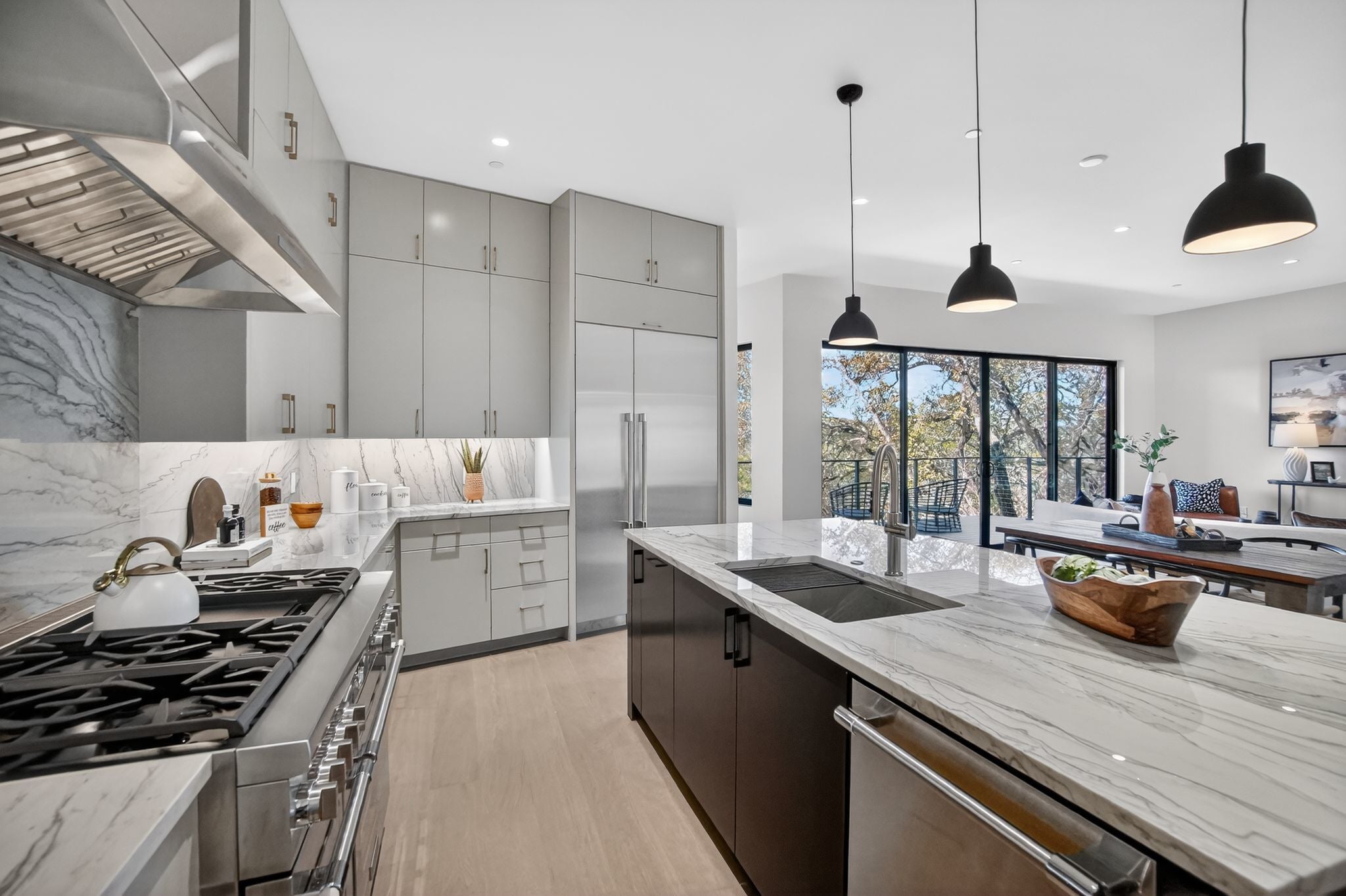 Photo of Listing #2028595