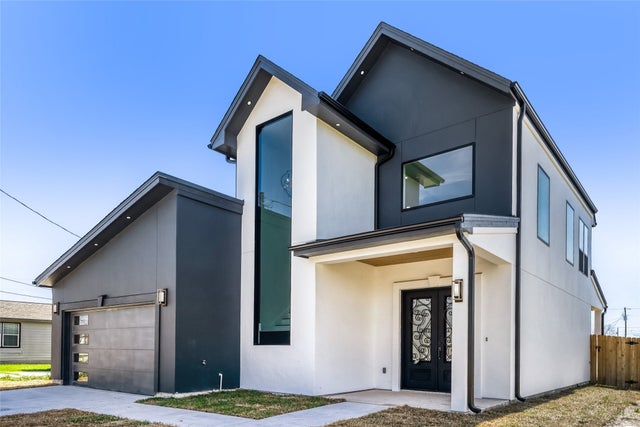 406 E Carrie Manor Street, Manor