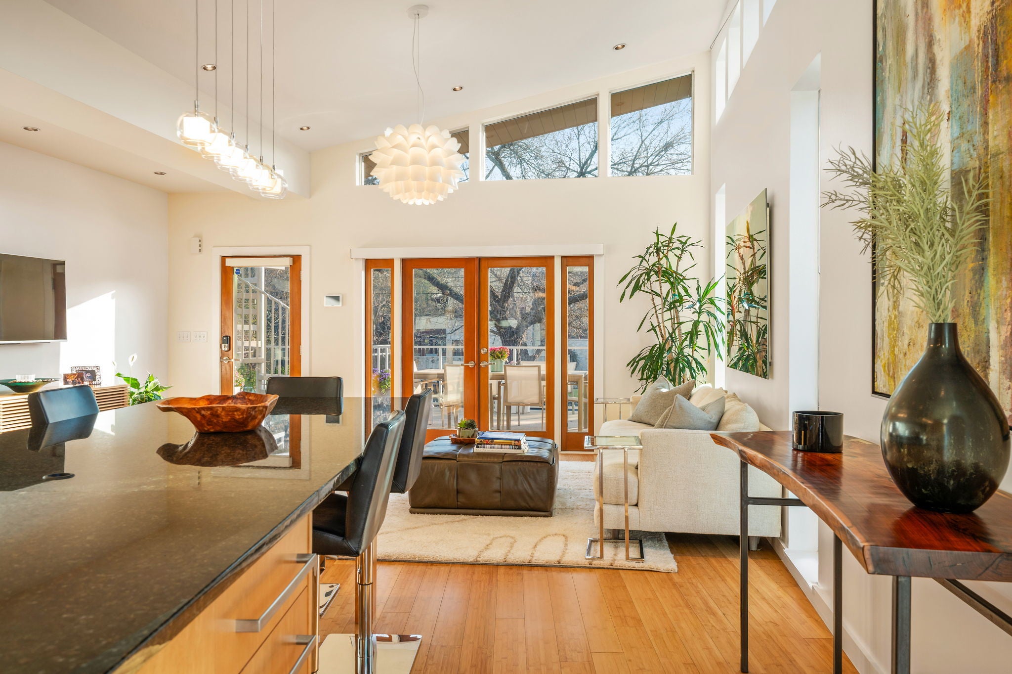 Photo of Listing #3730831