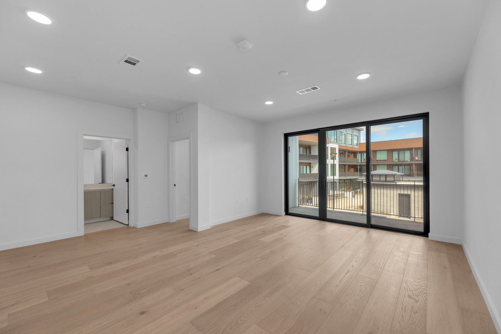 Photo of Listing #2472298