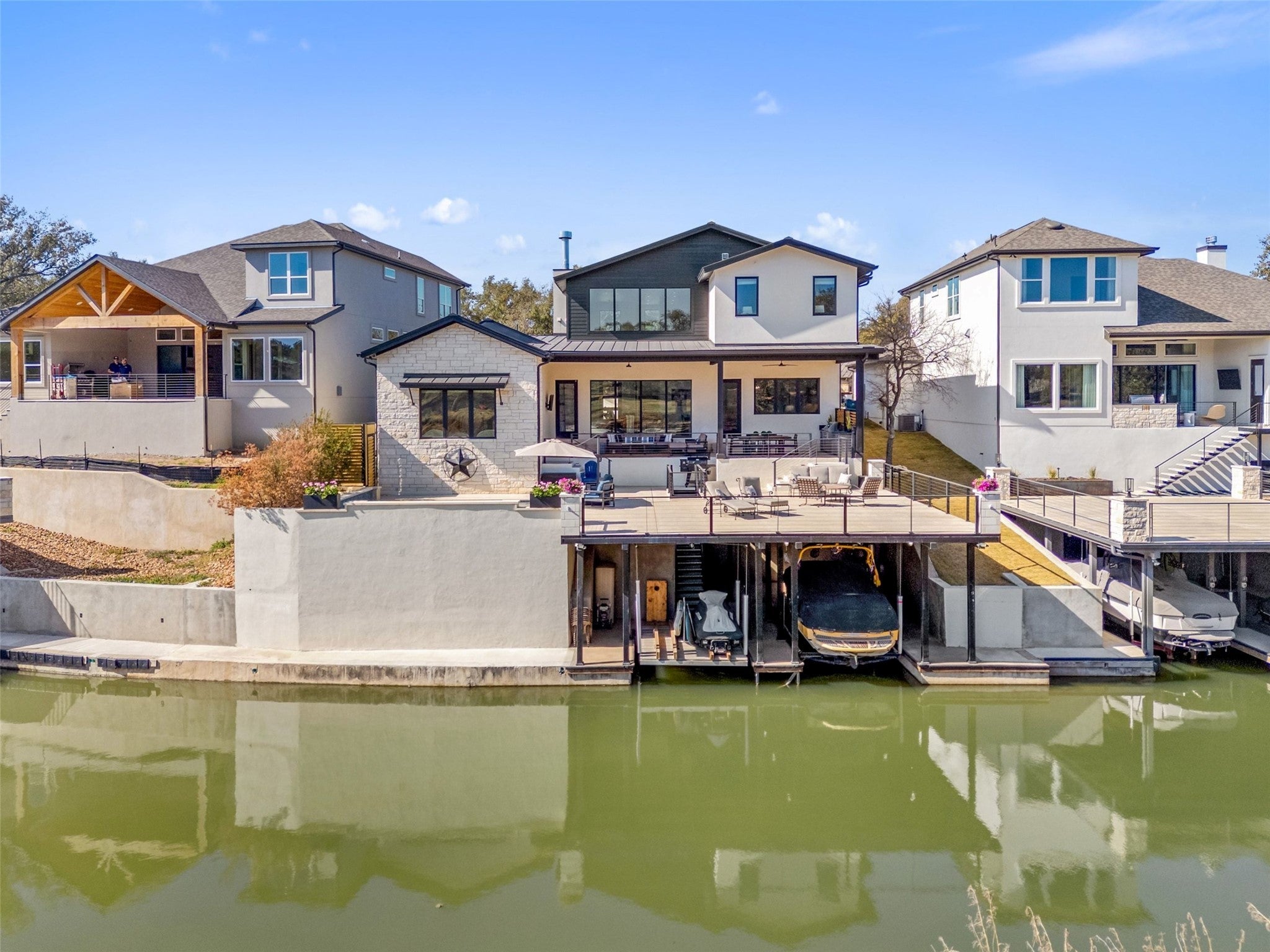 Photo of Listing #2579329