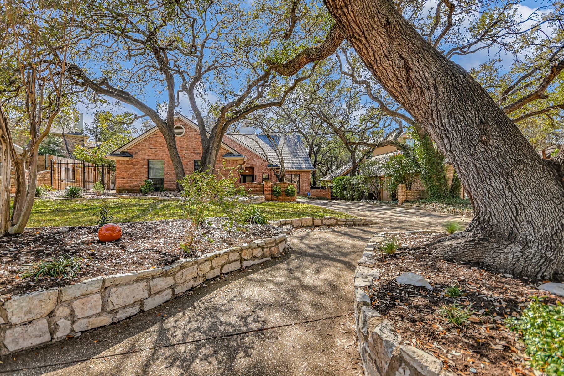 Photo of Listing #2596261