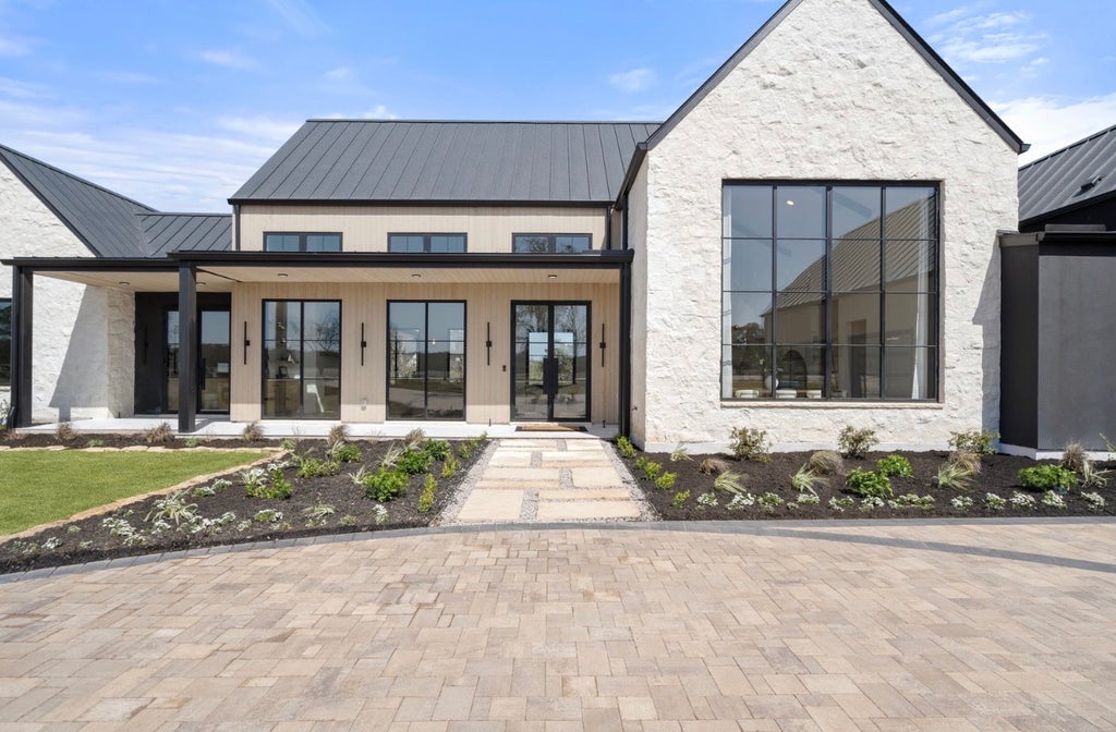 123 Landings Way, Spicewood