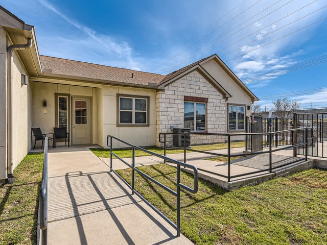 2400 Louis Henna Boulevard 208, Round Rock