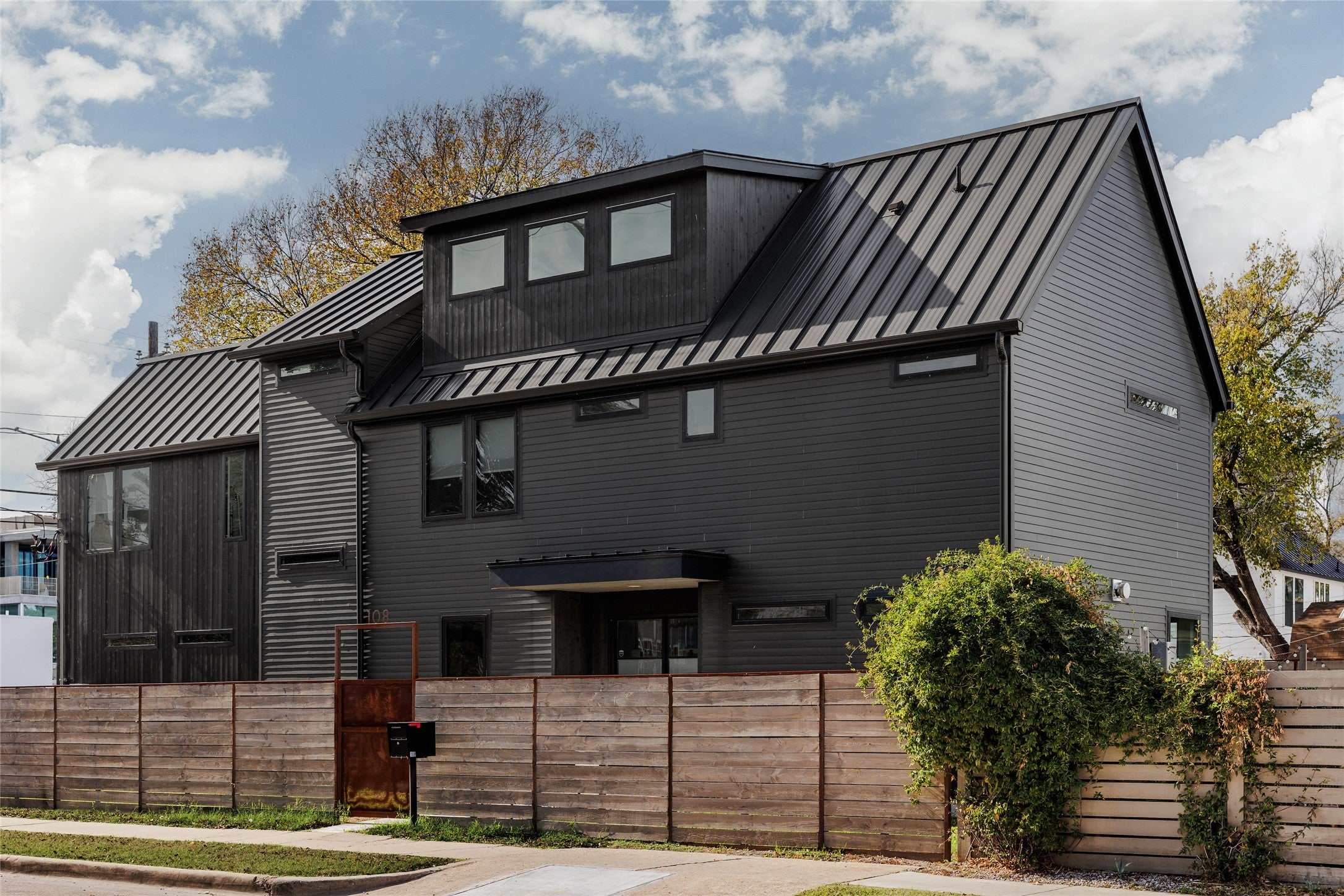 Photo of Listing #4698628