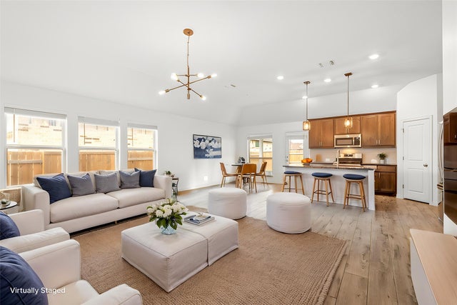 682 Coyote Creek Way, Kyle