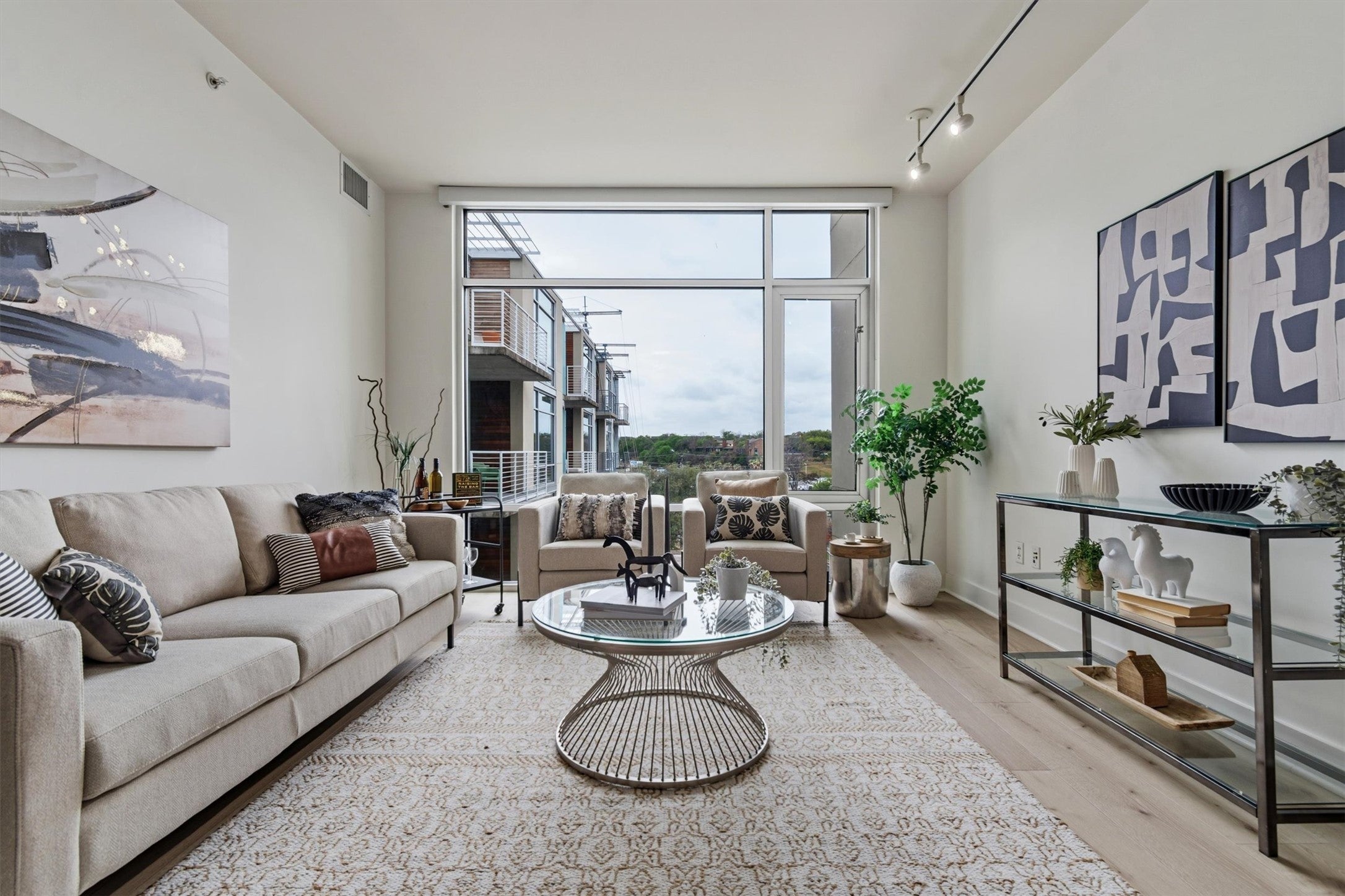 Photo of Listing #4216528