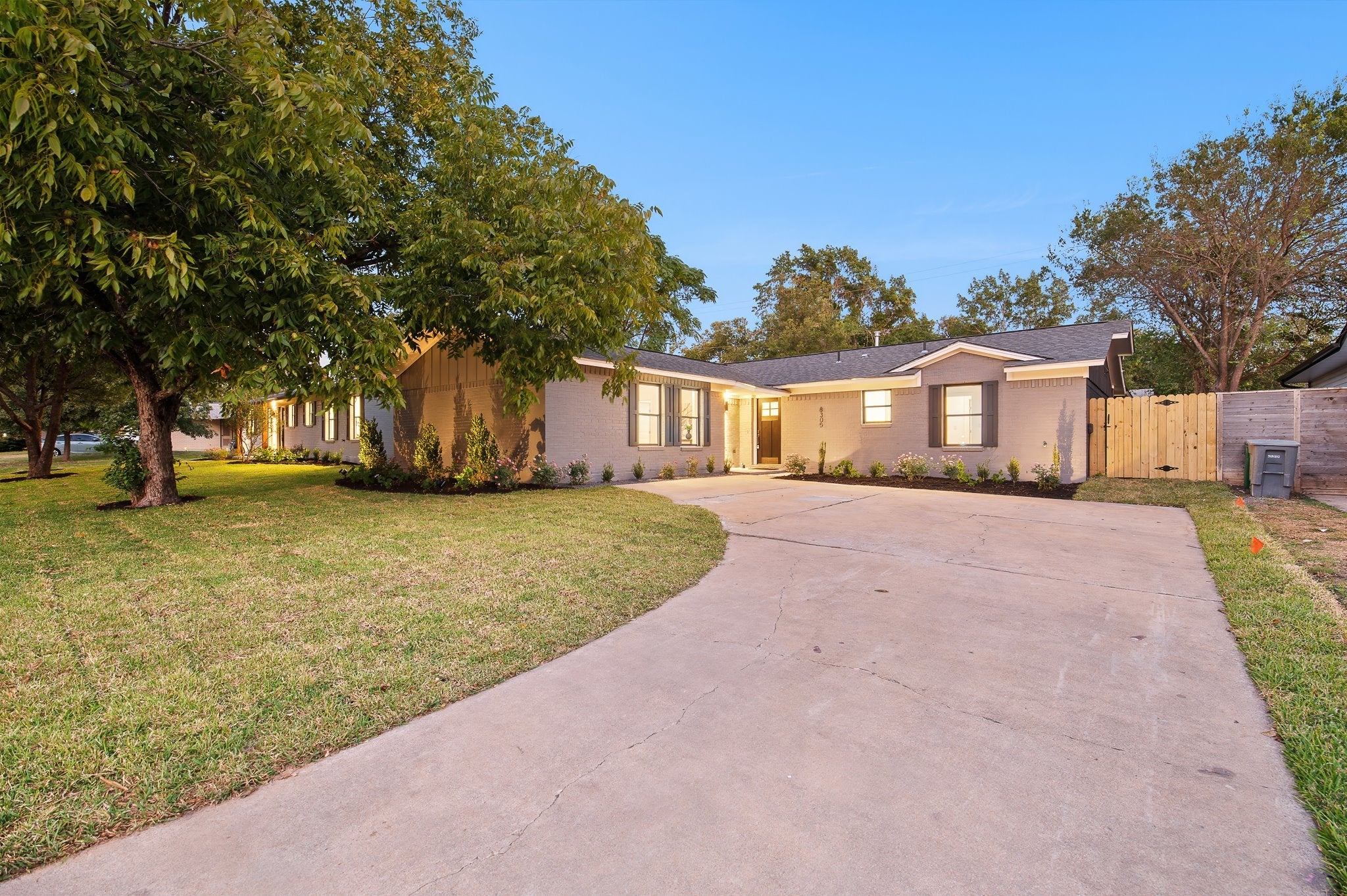 Photo of Listing #4402138