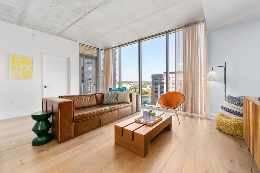 48 East Avenue 1310, Austin