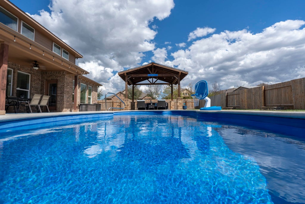 240 Parkrose Drive, Buda