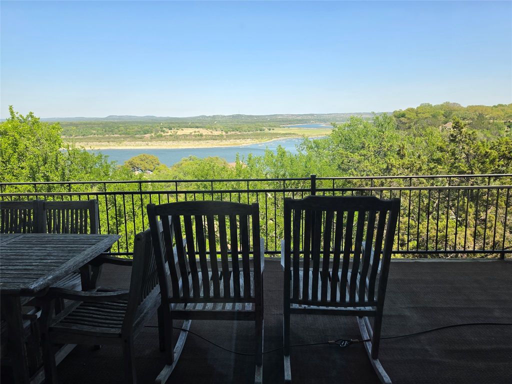 115 Hill Loop, Spicewood