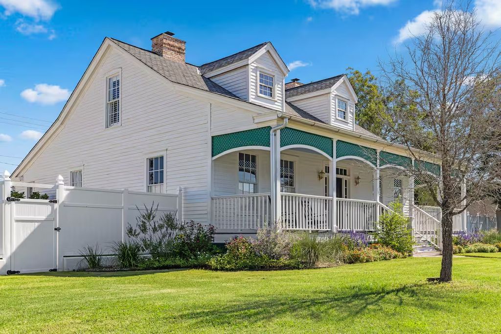 811 E Hempstead Street, Giddings