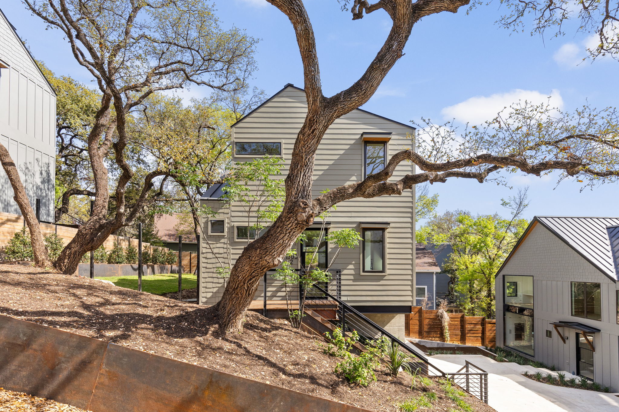 Photo of Listing #9372695