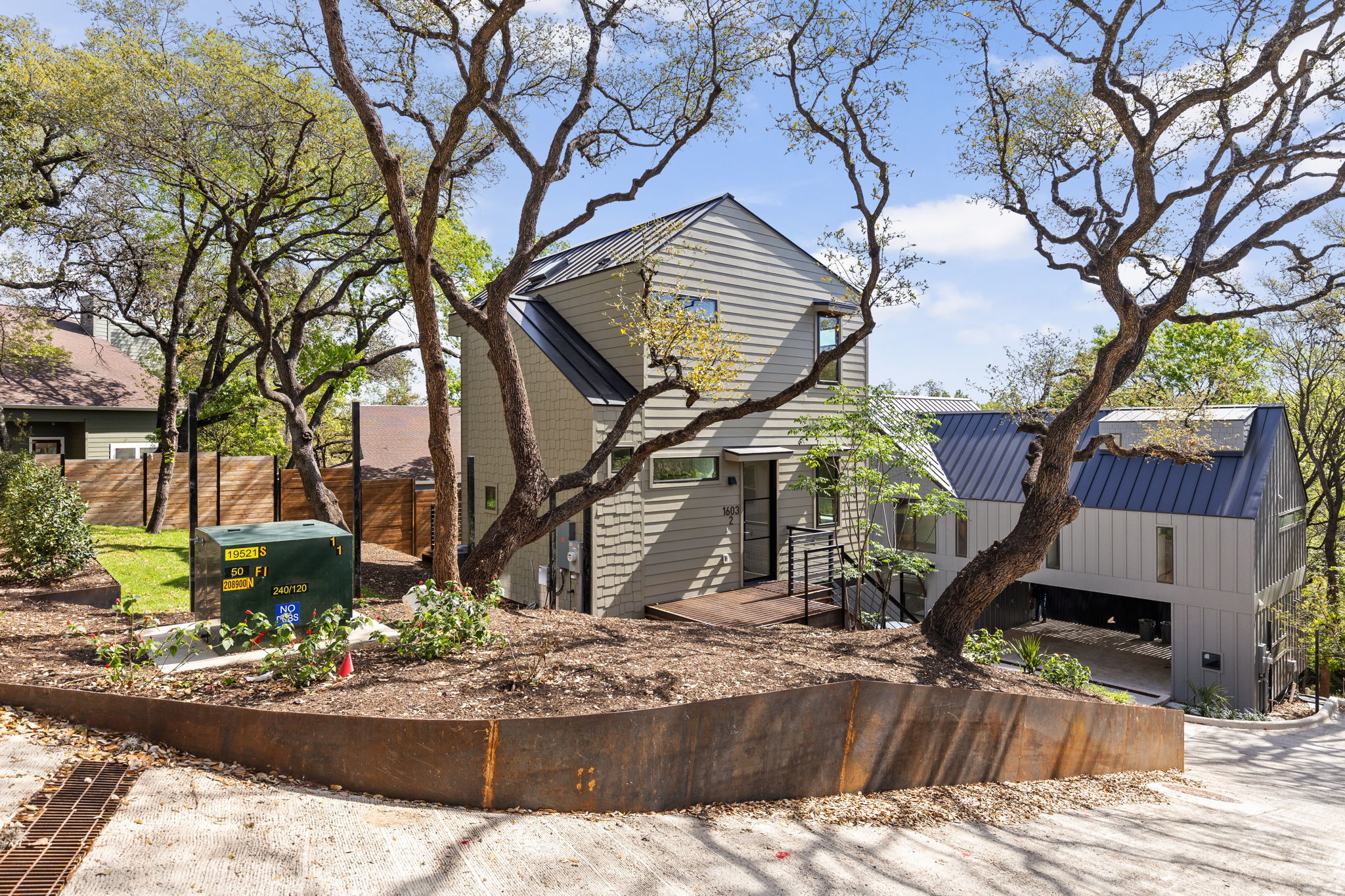 Photo of Listing #9372695