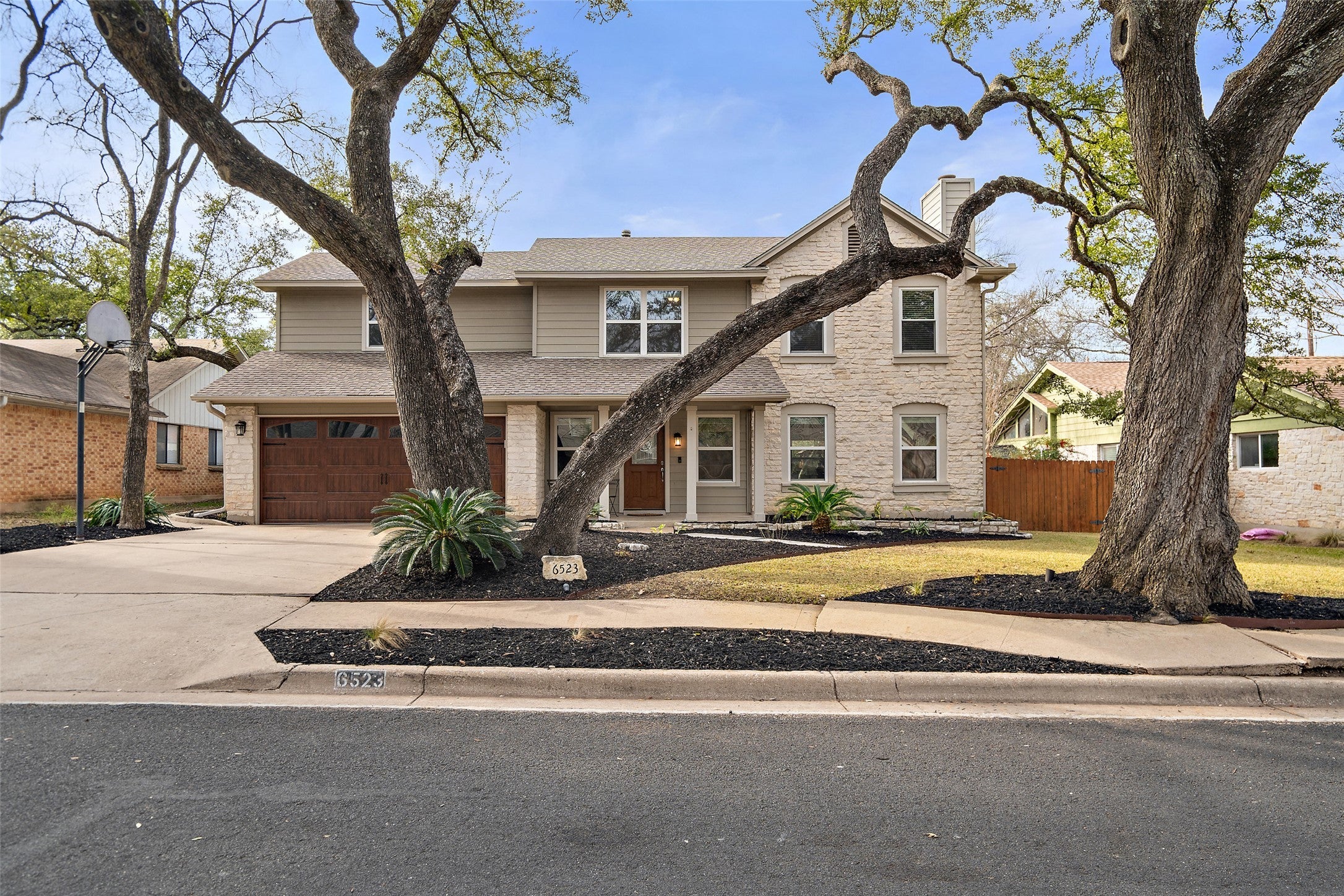 Photo of Listing #3350363