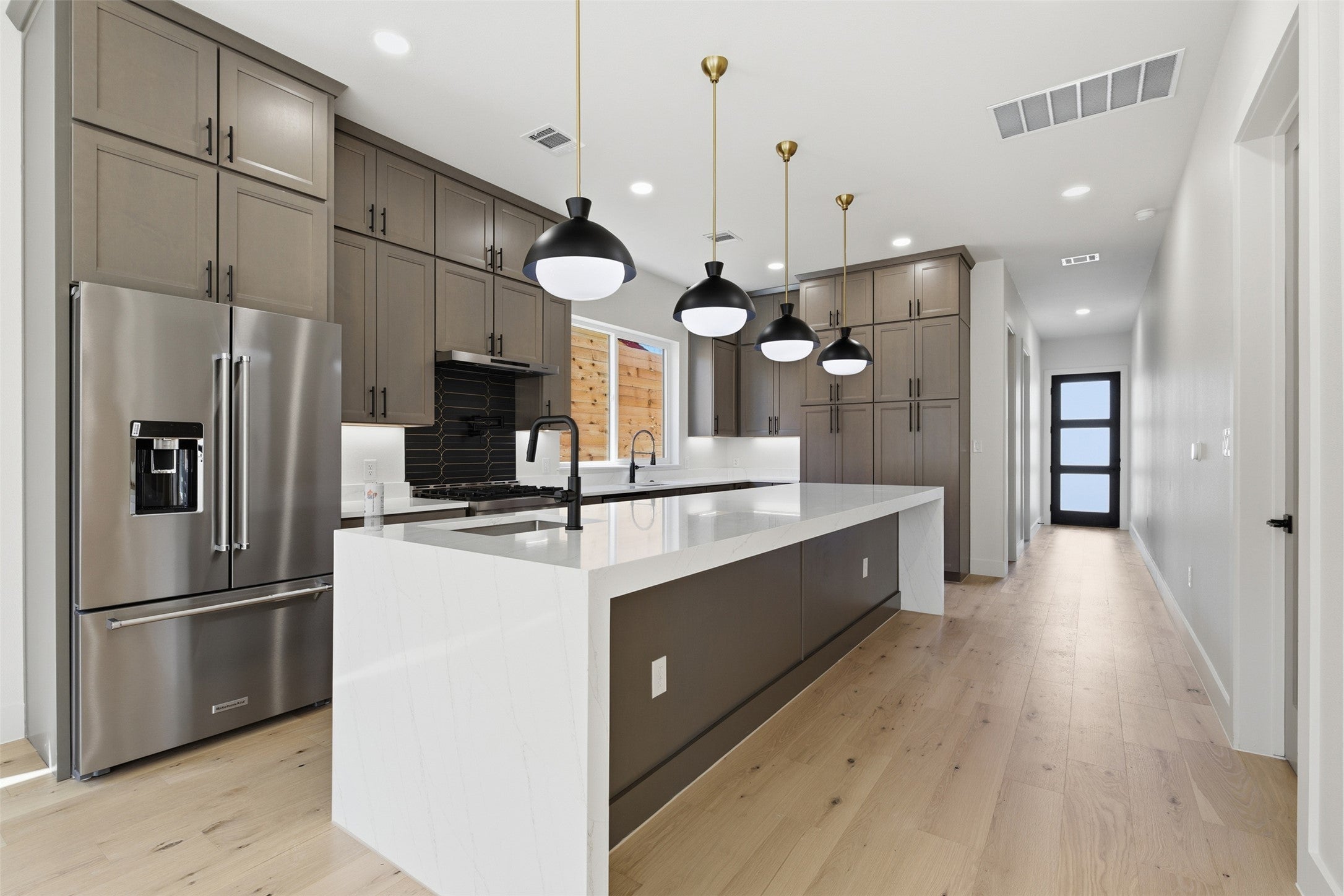 Photo of Listing #3808549