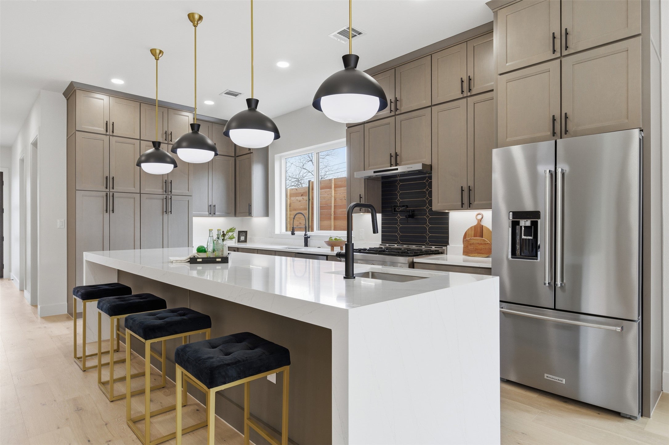 Photo of Listing #9155577