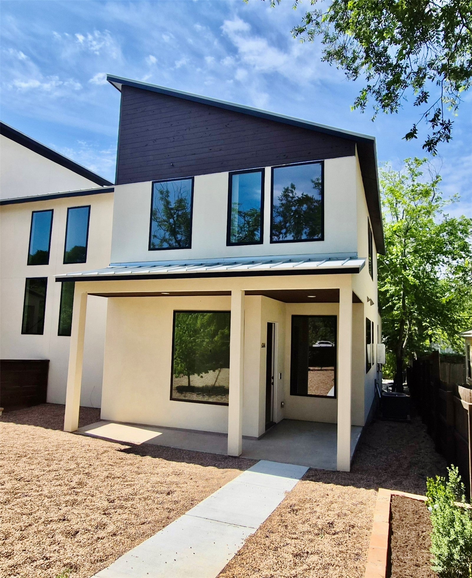 Photo of Listing #2385625