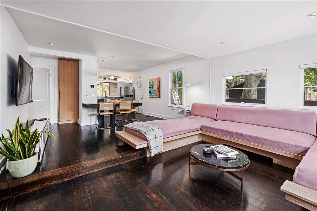 Photo of Listing #3922569