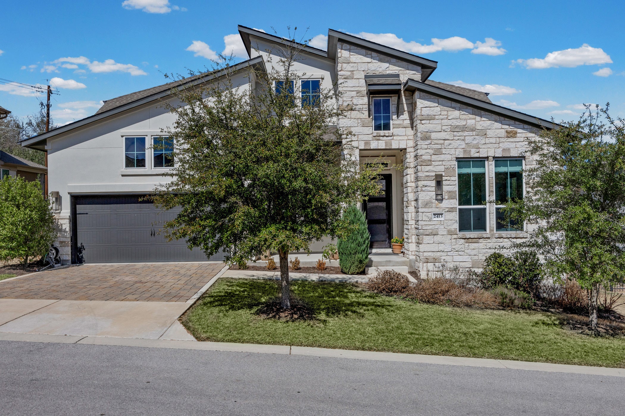 Photo of Listing #8676910