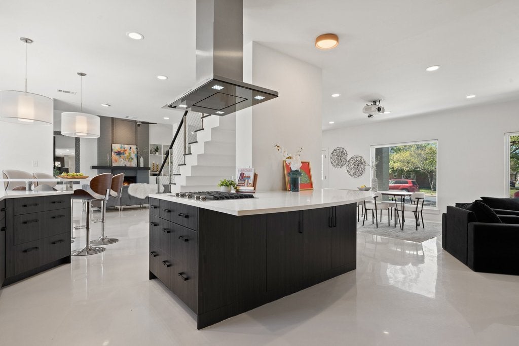 Photo of Listing #1816577