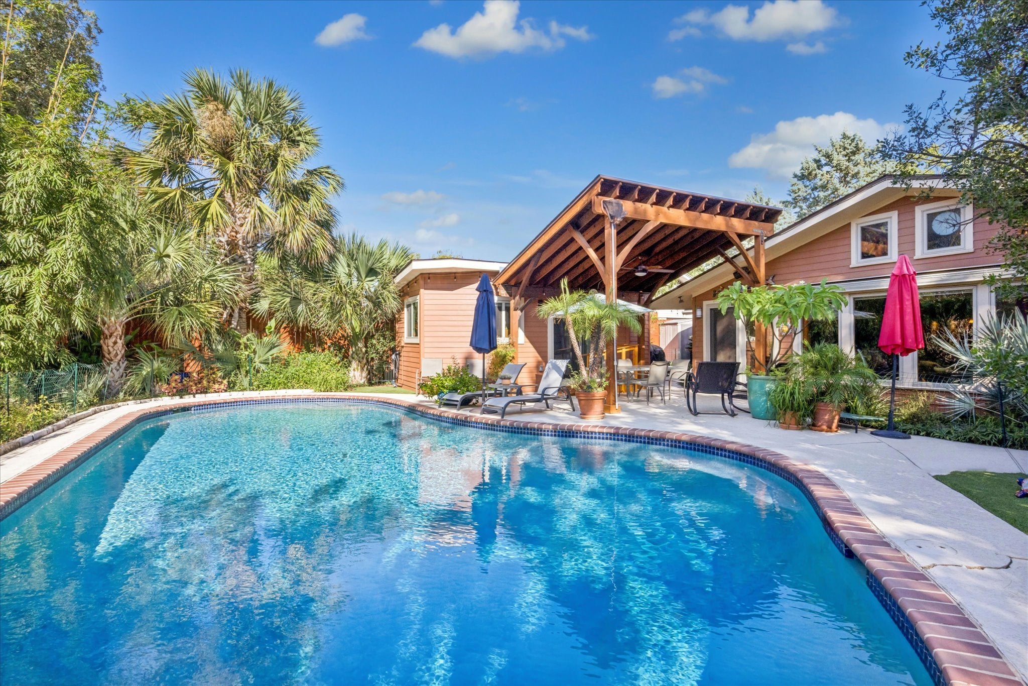 Photo of Listing #1057933