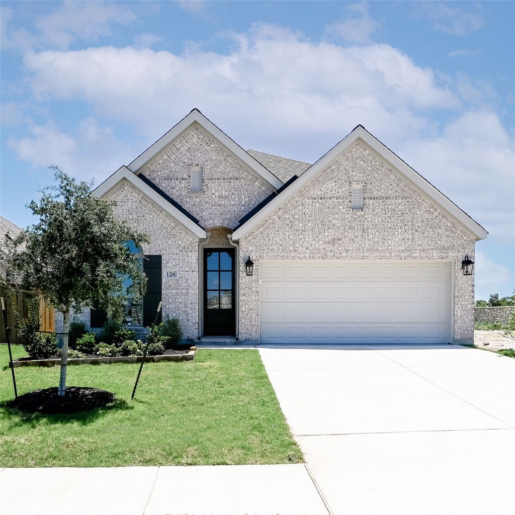 126 Basket Flower Loop, Kyle