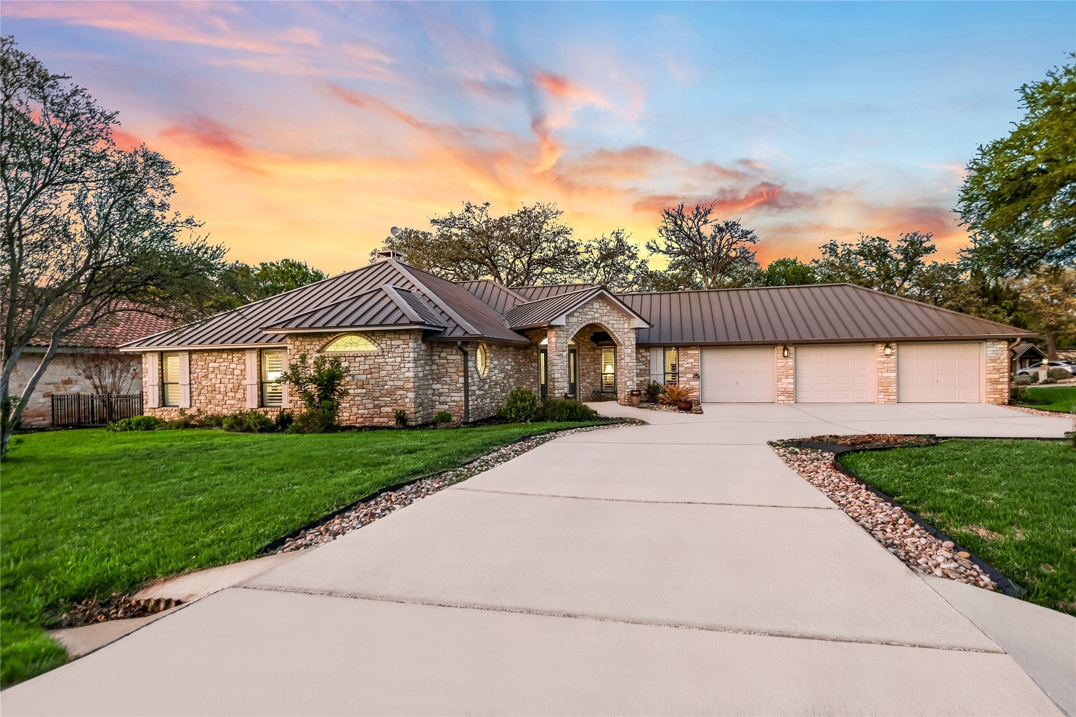 Photo of Listing #1685672