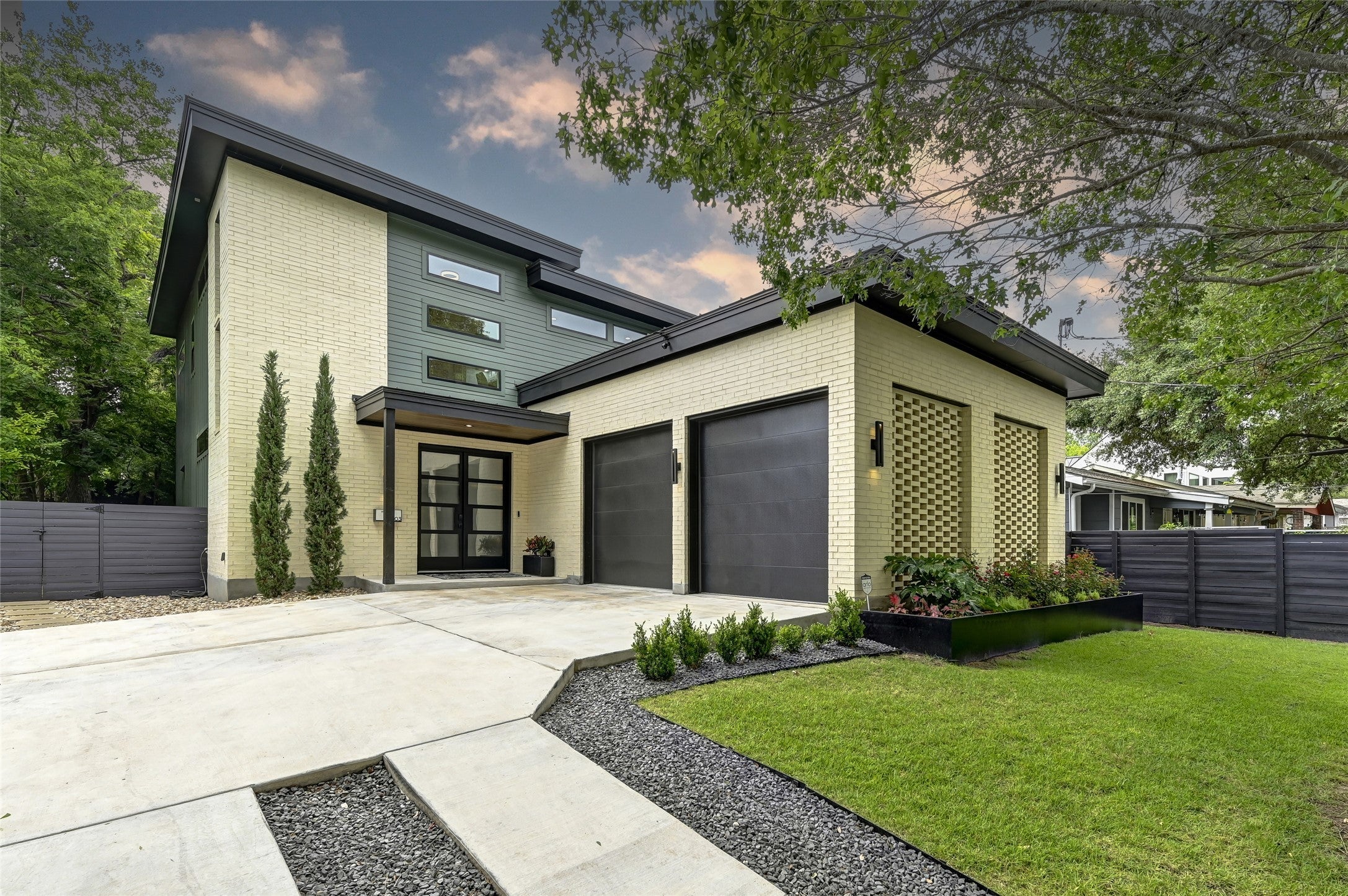 Photo of Listing #3969492