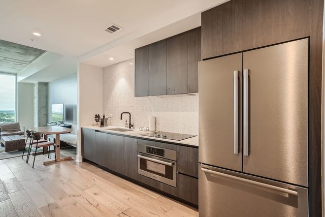 48 E East Avenue 1706, Austin