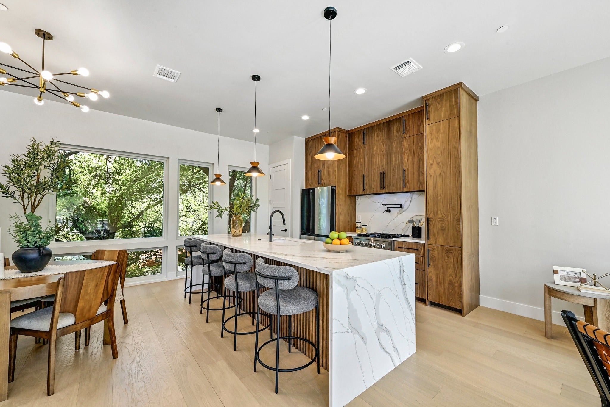 Photo of Listing #5690324