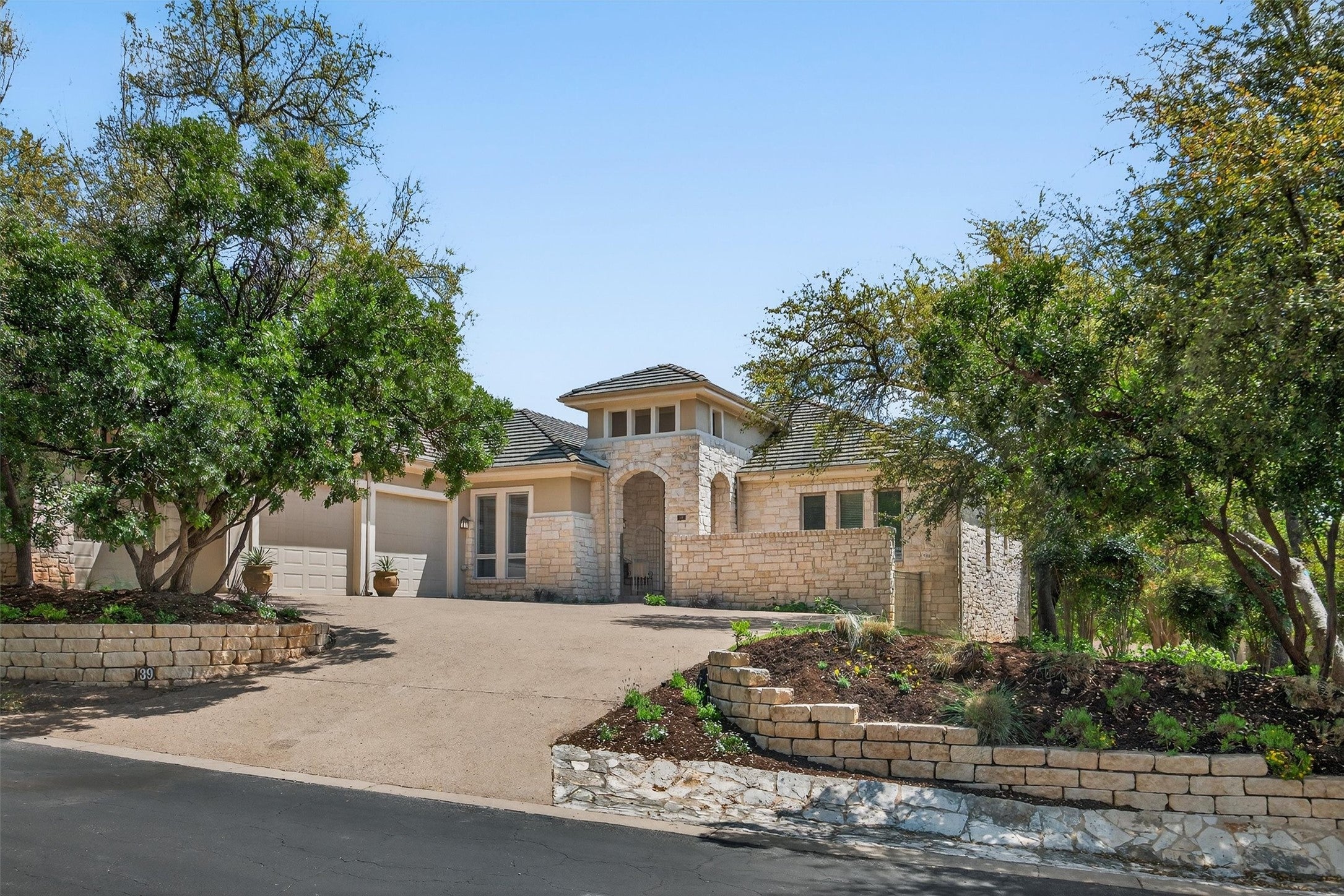 Photo of Listing #8370276