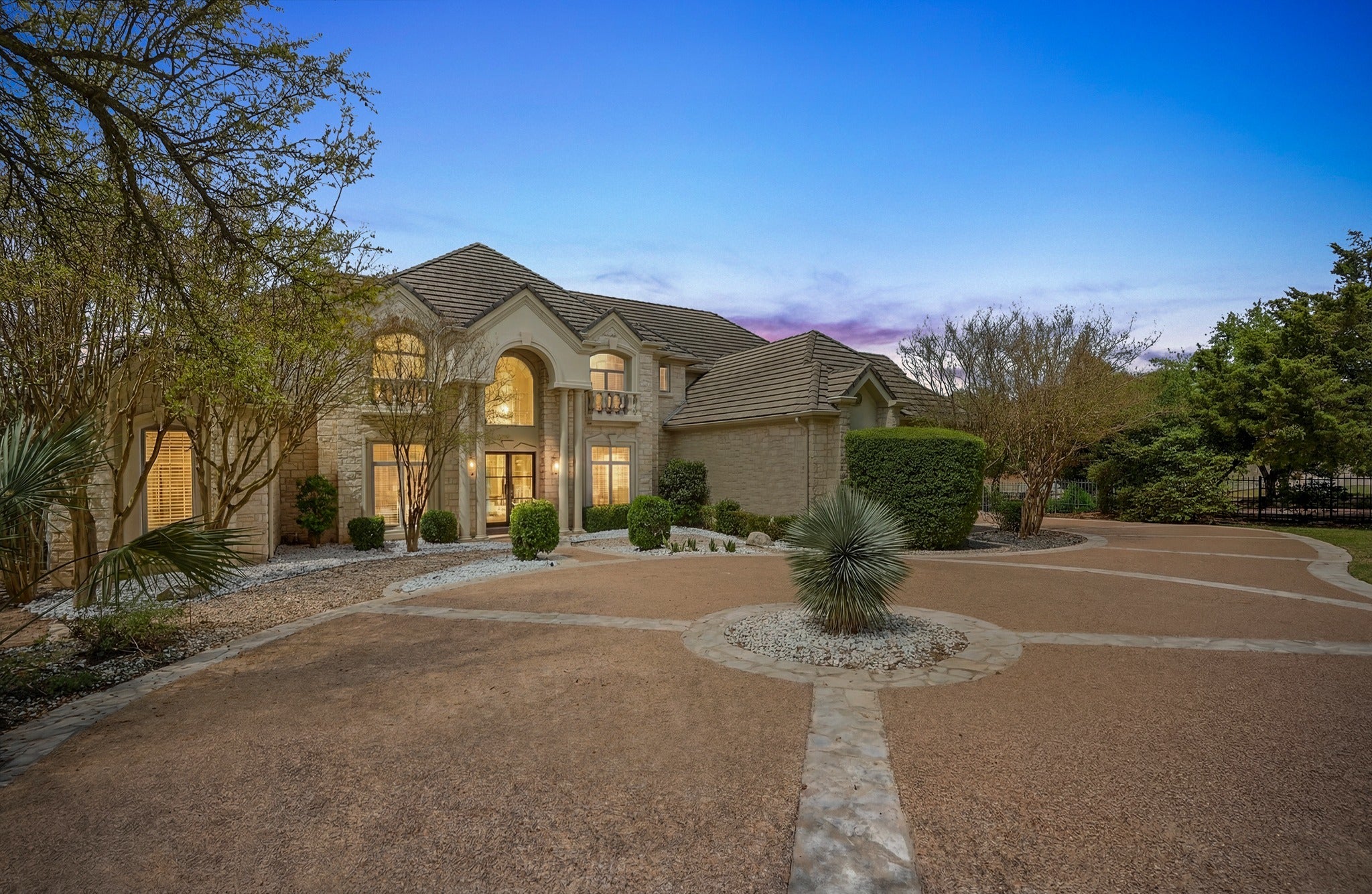 Photo of Listing #5975763