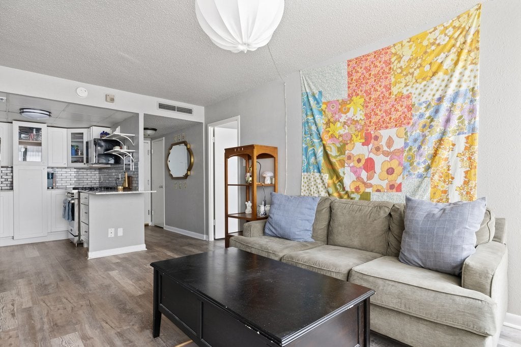 Photo of Listing #5286876