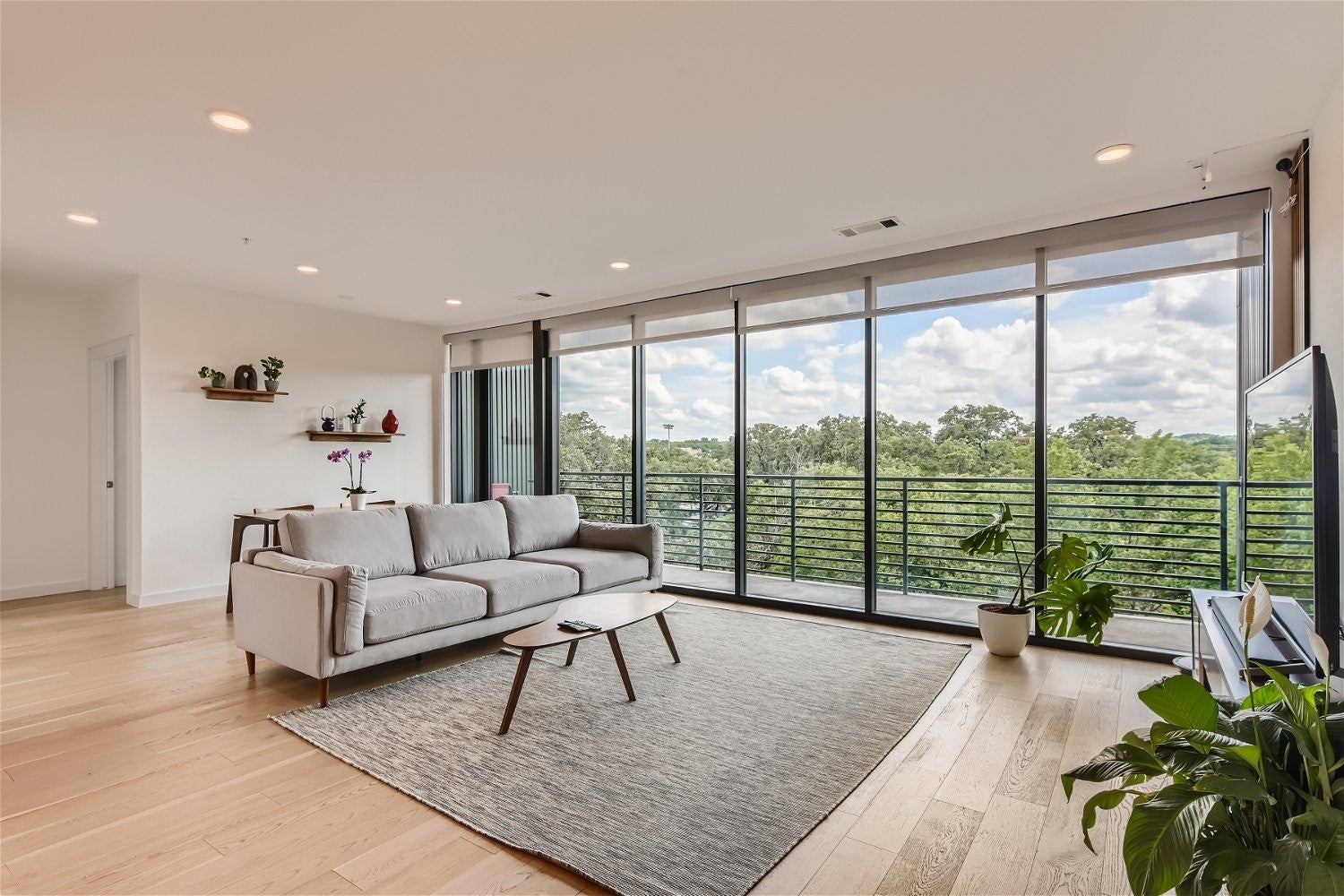 Photo of Listing #4339875