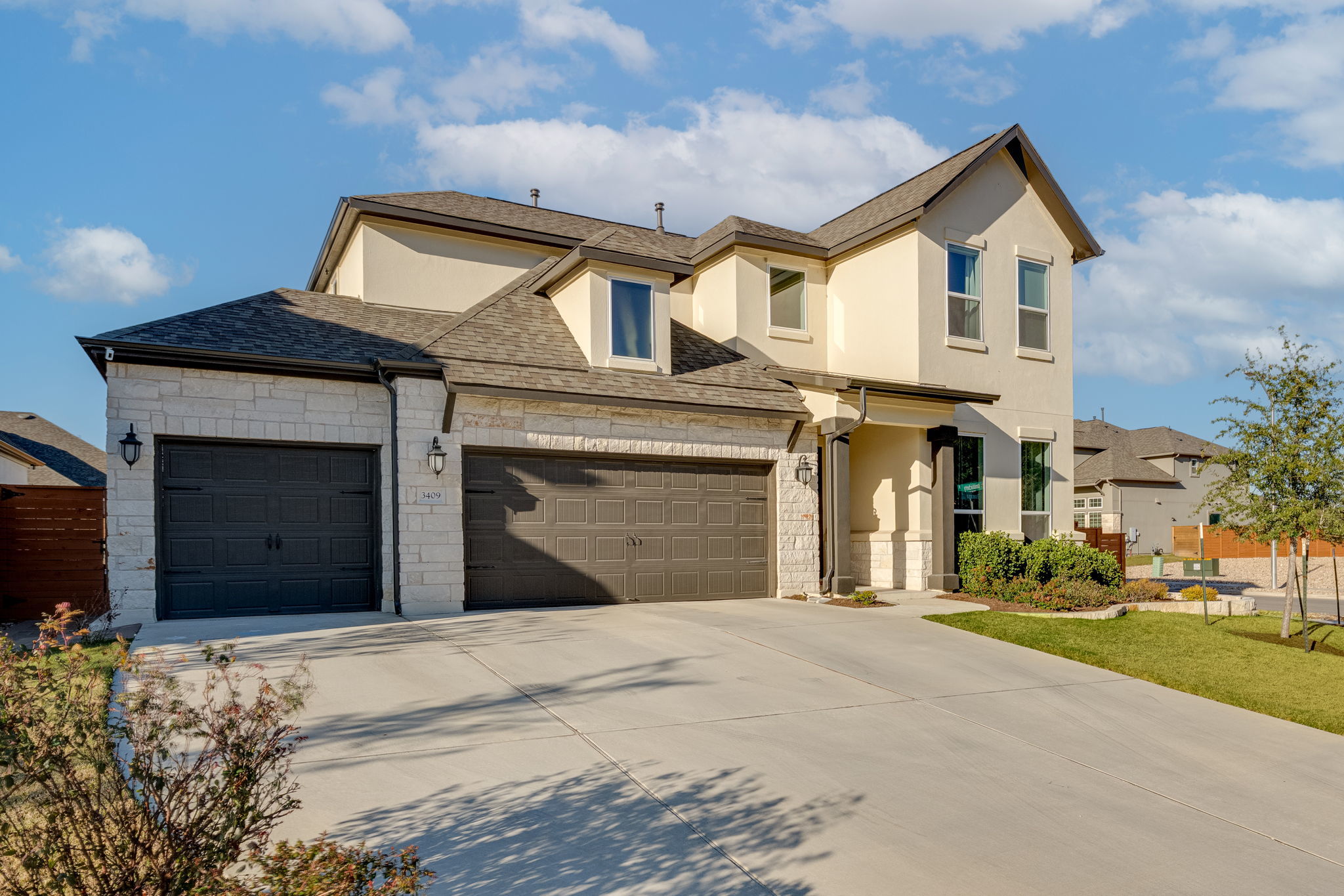 Photo of Listing #3380274