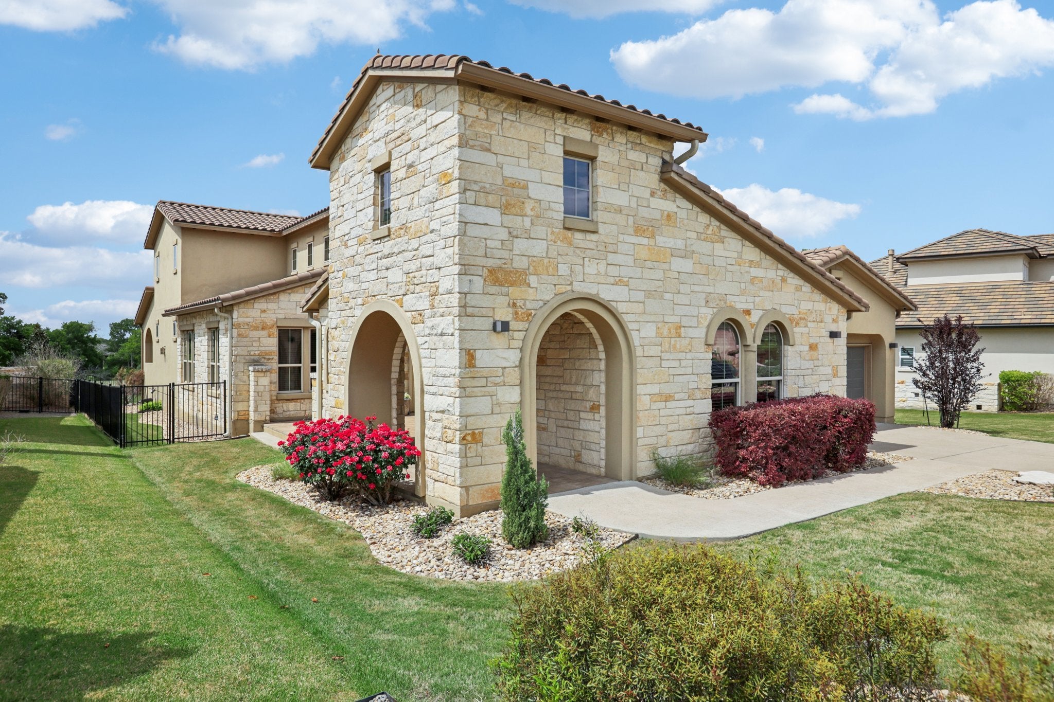 Photo of Listing #6908093