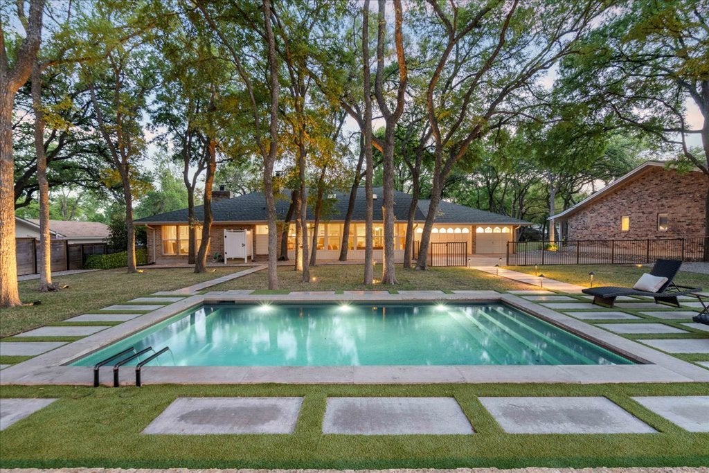 Photo of Listing #3825339