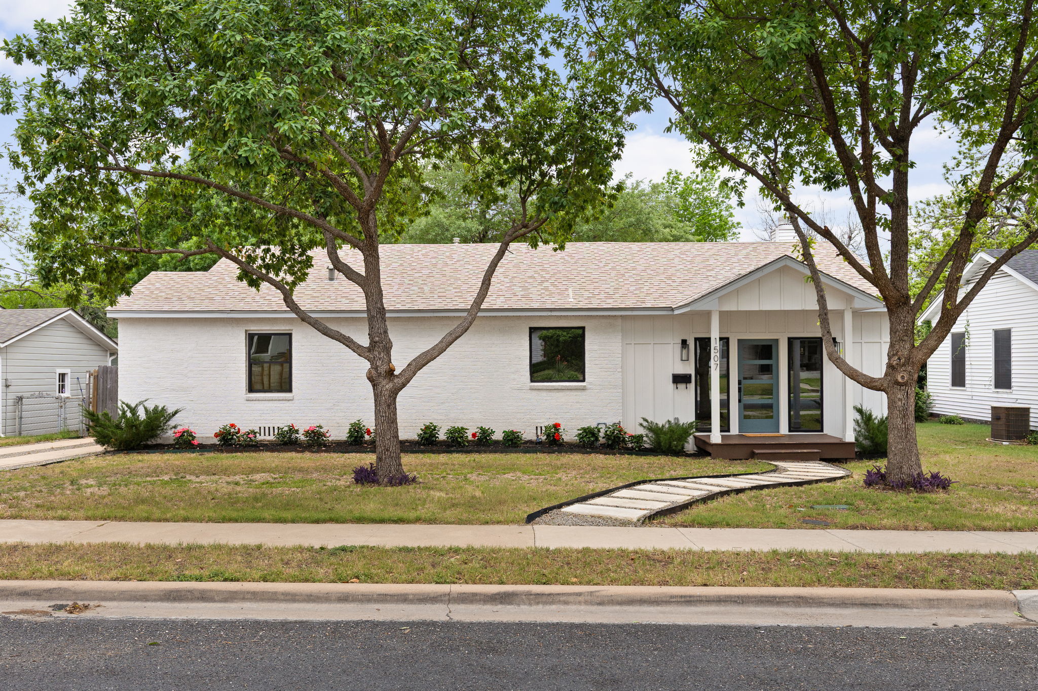 Photo of Listing #1237867