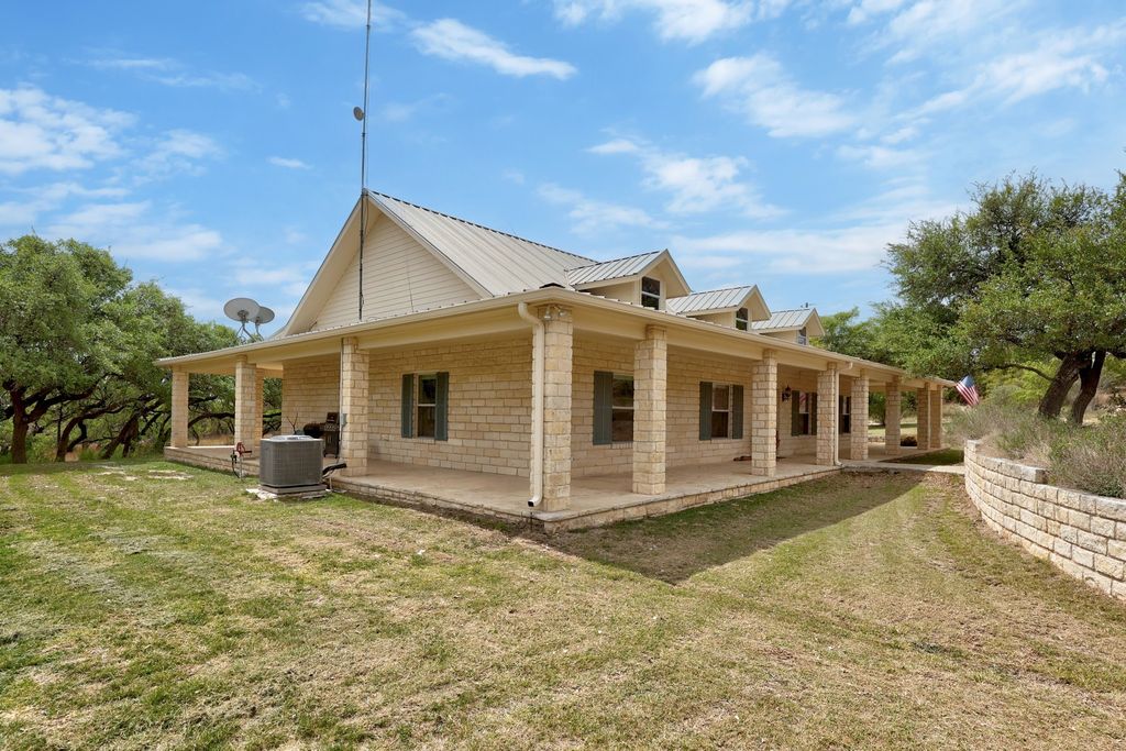 301 Hall Ln, Spicewood Property Listing: MLS® #7008900