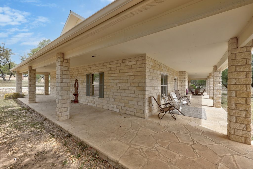 301 Hall Ln, Spicewood Property Listing: MLS® #7008900