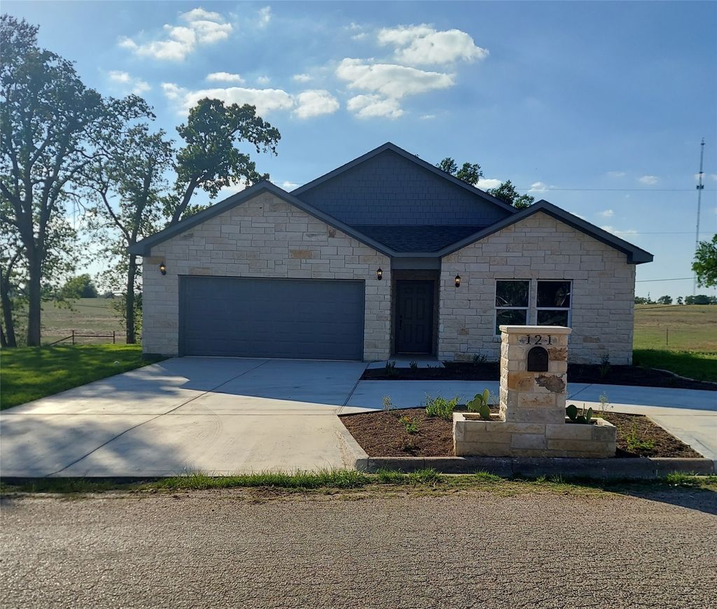 121 Spanish Oak Trail, Cameron