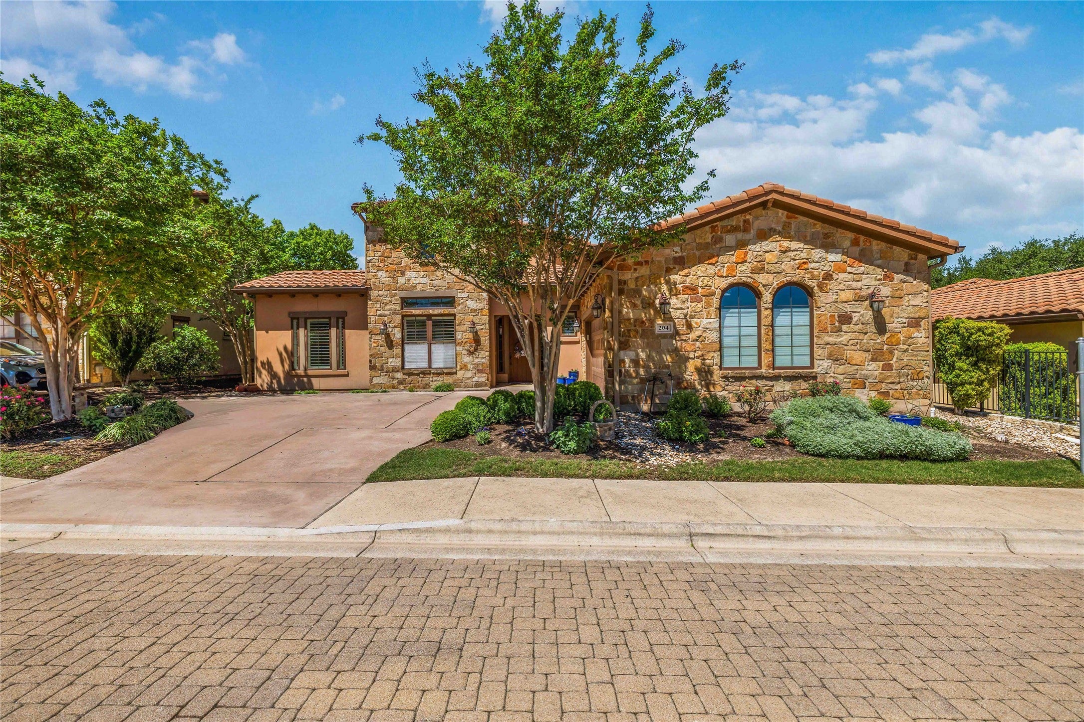 Photo of Listing #2349366