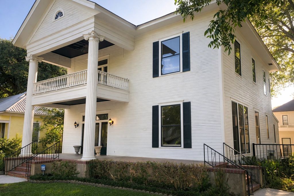 307 Burleson Street, Smithville