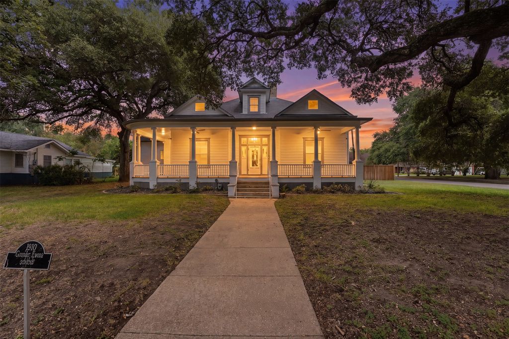 604 Saint Michael Street, Gonzales