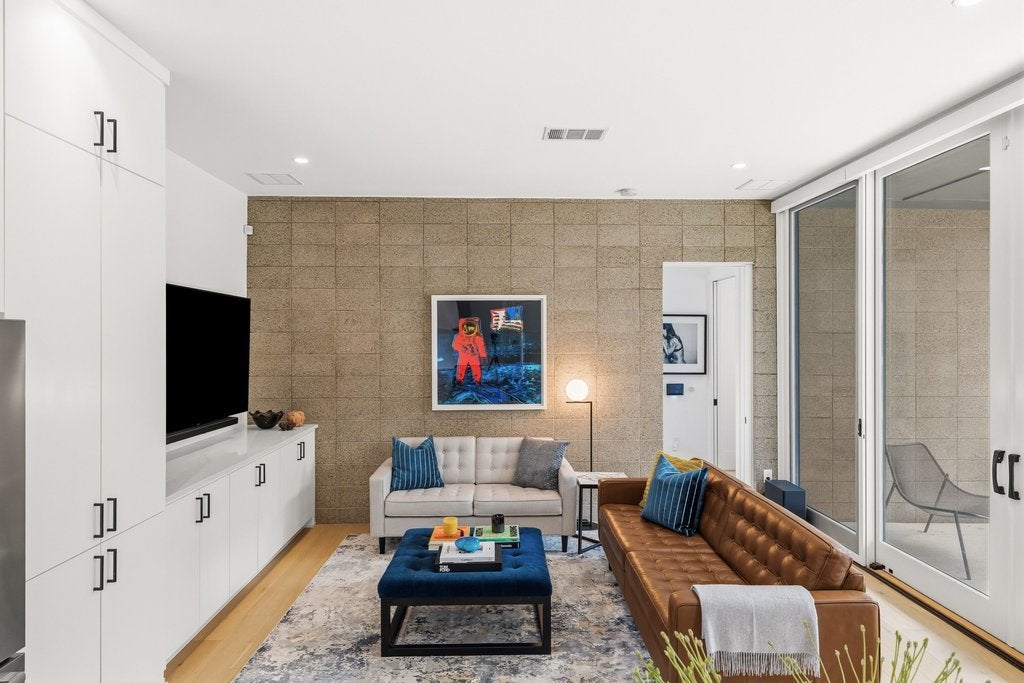 Photo of Listing #3038546