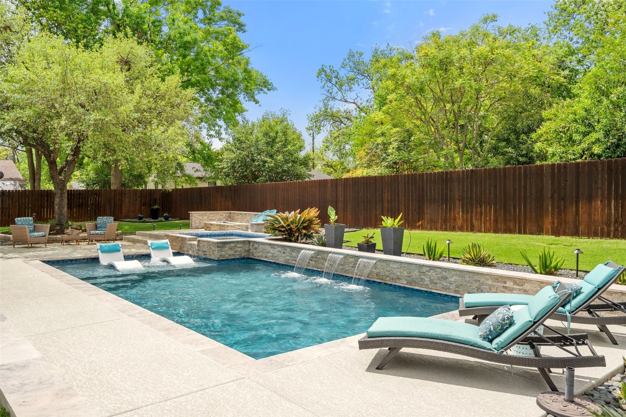 Photo of Listing #6868325