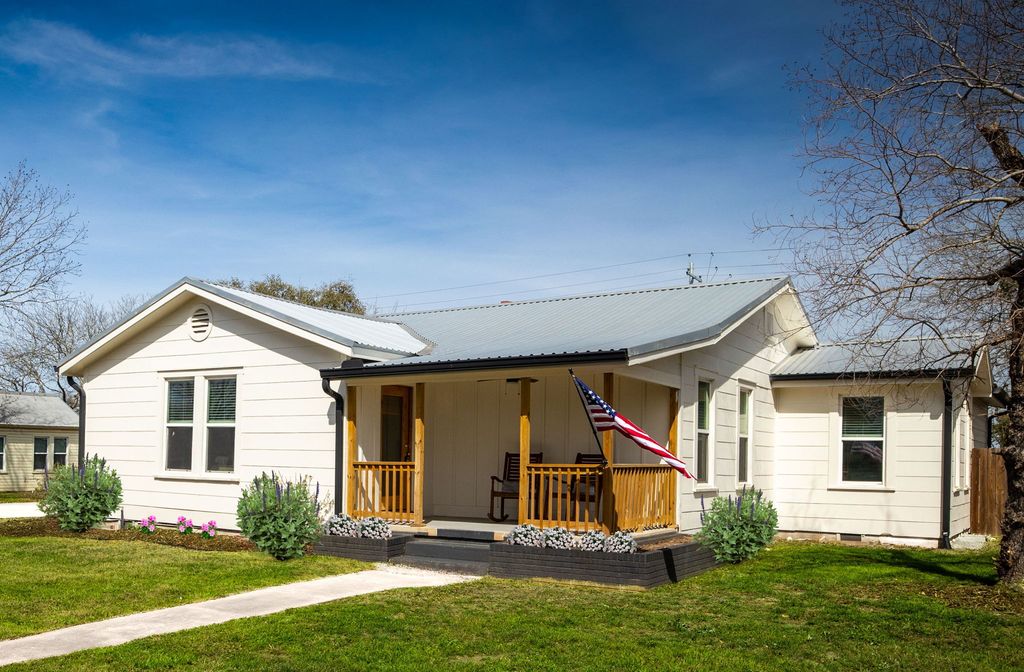 215 Paulus Street, Schulenburg