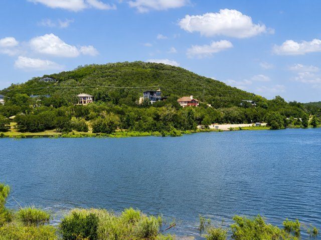 MLS #5292323 for Sale at 13967 Fm 2769, on Lake Travis in the city of Leander, 78641