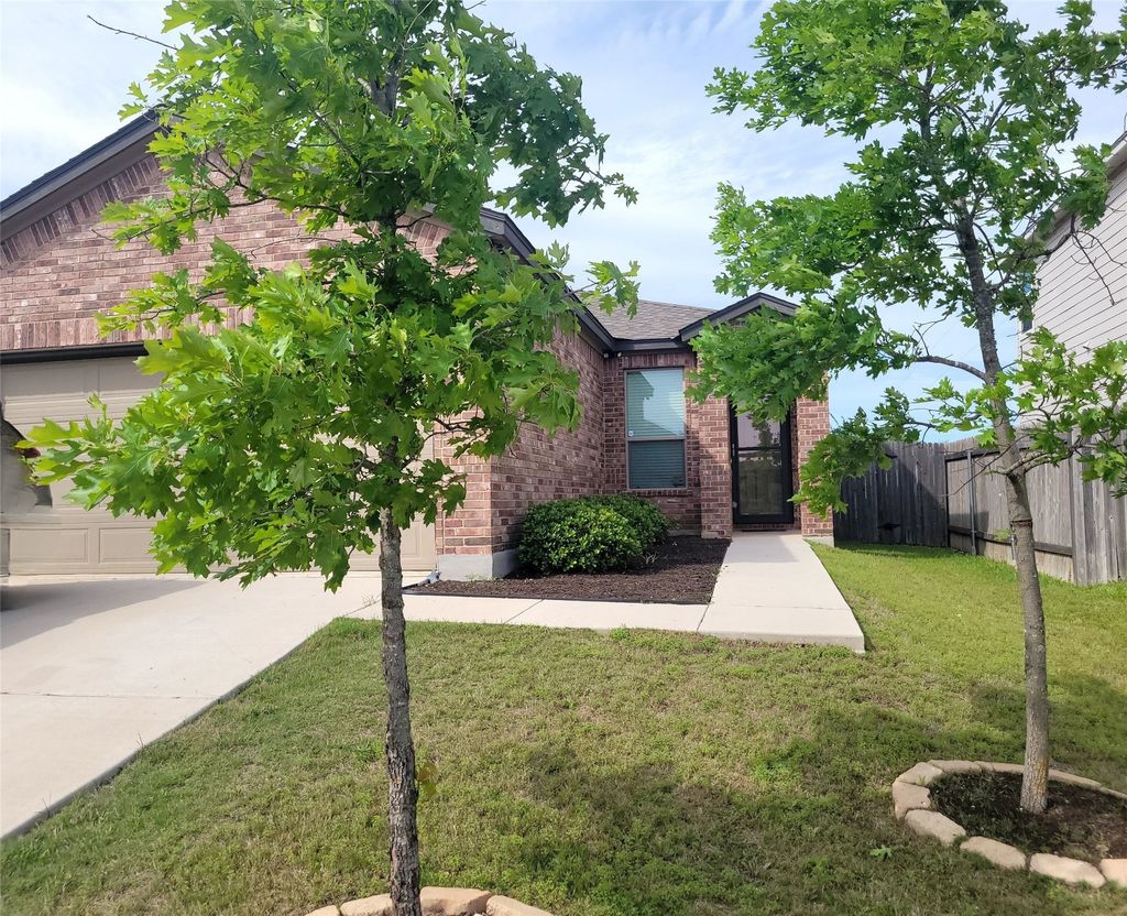 19108 Lady Bird Johnson Street, Manor